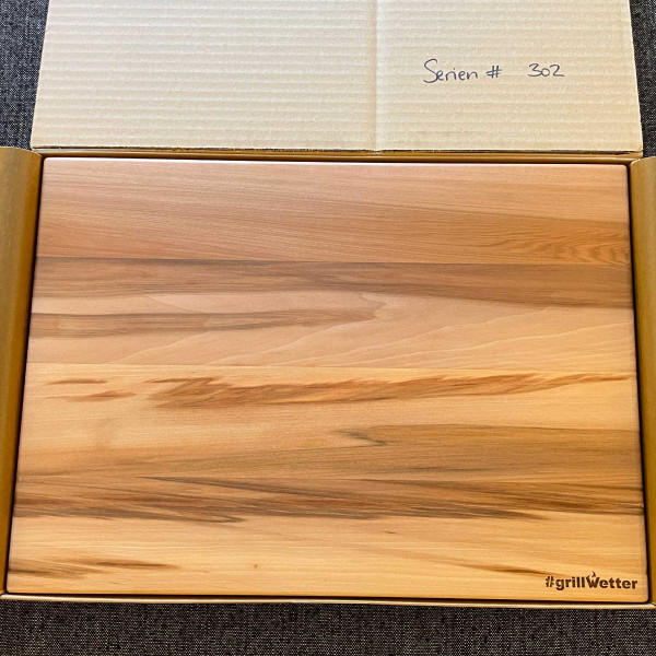 #grillWetter Schneidebrett Satin Walnut, Serial# 302 (Unikat) mit Halter für Feuerplatte