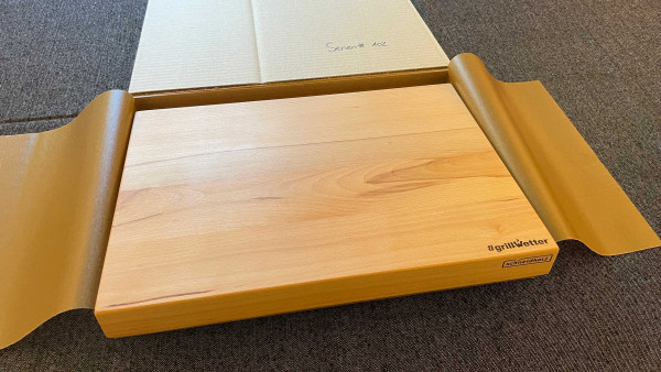 #grillWetter Schneidebrett Buche, Serial# 102 (Unikat) mit Halter für Feuerplatte