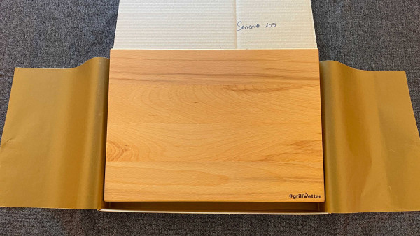 #grillWetter Schneidebrett Buche, Serial# 105 (Unikat) mit Halter für Feuerplatte