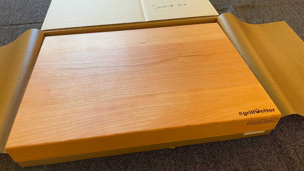 #grillWetter Schneidebrett Black Cherry, Serial# 201 (Unikat) mit Halter für Feuerplatte