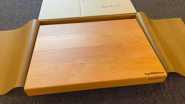 #grillWetter Schneidebrett Black Cherry, Serial# 203 (Unikat) mit Halter für Feuerplatte