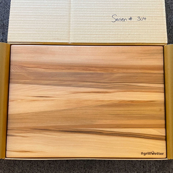 #grillWetter Schneidebrett Satin Walnut, Serial# 304 (Unikat) mit Halter für Feuerplatte