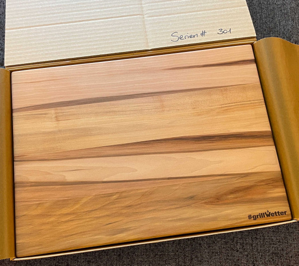 #grillWetter Schneidebrett Satin Walnut, Serial# 301 (Unikat) mit Halter für Feuerplatte