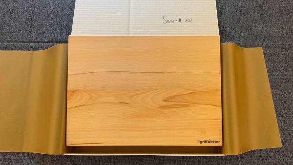 #grillWetter Schneidebrett Buche, Serial# 102 (Unikat) mit Halter für Feuerplatte