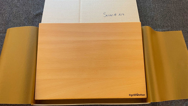 #grillWetter Schneidebrett Buche, Serial# 104 (Unikat) mit Halter für Feuerplatte