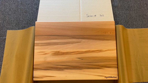 #grillWetter Schneidebrett Satin Walnut, Serial# 302 (Unikat) mit Halter für Feuerplatte