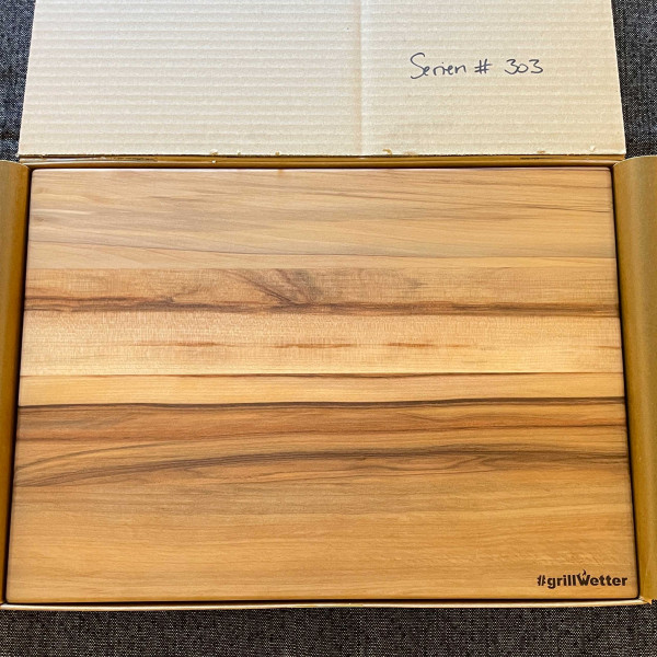 #grillWetter Schneidebrett Satin Walnut, Serial# 303 (Unikat) mit Halter für Feuerplatte